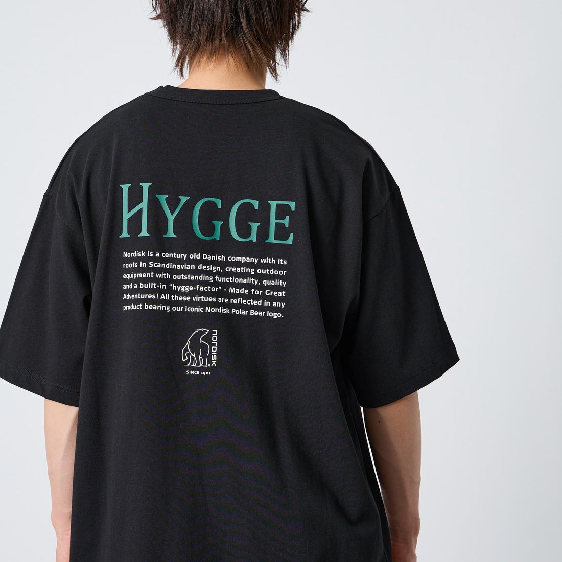 NORDISK [ノルディスク] 別注 HYGGE バックプリントTシャツ [NU11703-JF] BLK &&モデル身長：177cm 着用サイズ：XL&&