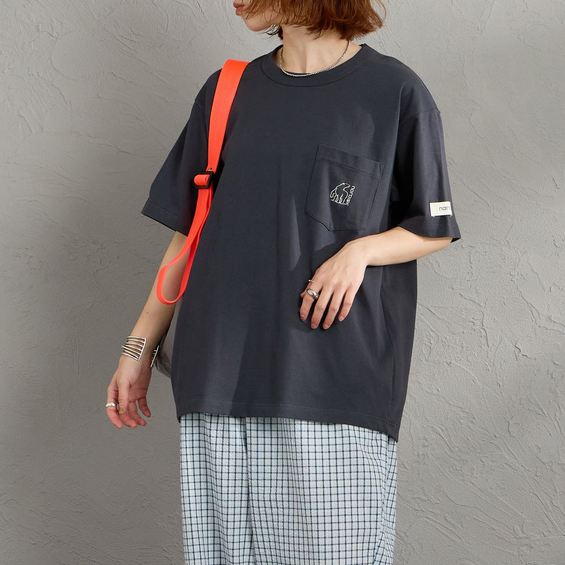 NORDISK [ノルディスク] 別注 ワンポイント刺繍 ポケットTシャツ [NU11701-JF] CHR &&モデル身長：158cm 着用サイズ：S&&