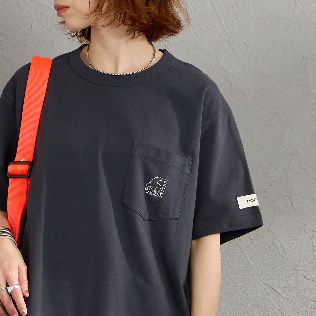 NORDISK [ノルディスク] 別注 ワンポイント刺繍 ポケットTシャツ [NU11701-JF] CHR &&モデル身長：158cm 着用サイズ：S&&