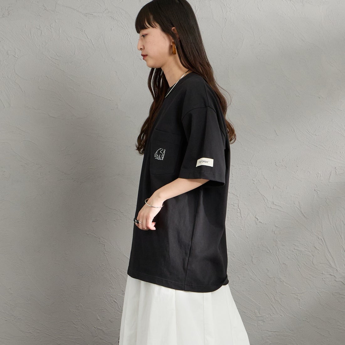 NORDISK [ノルディスク] 別注 ワンポイント刺繍 ポケットTシャツ [NU11701-JF] BLK &&モデル身長：150cm 着用サイズ：S&&