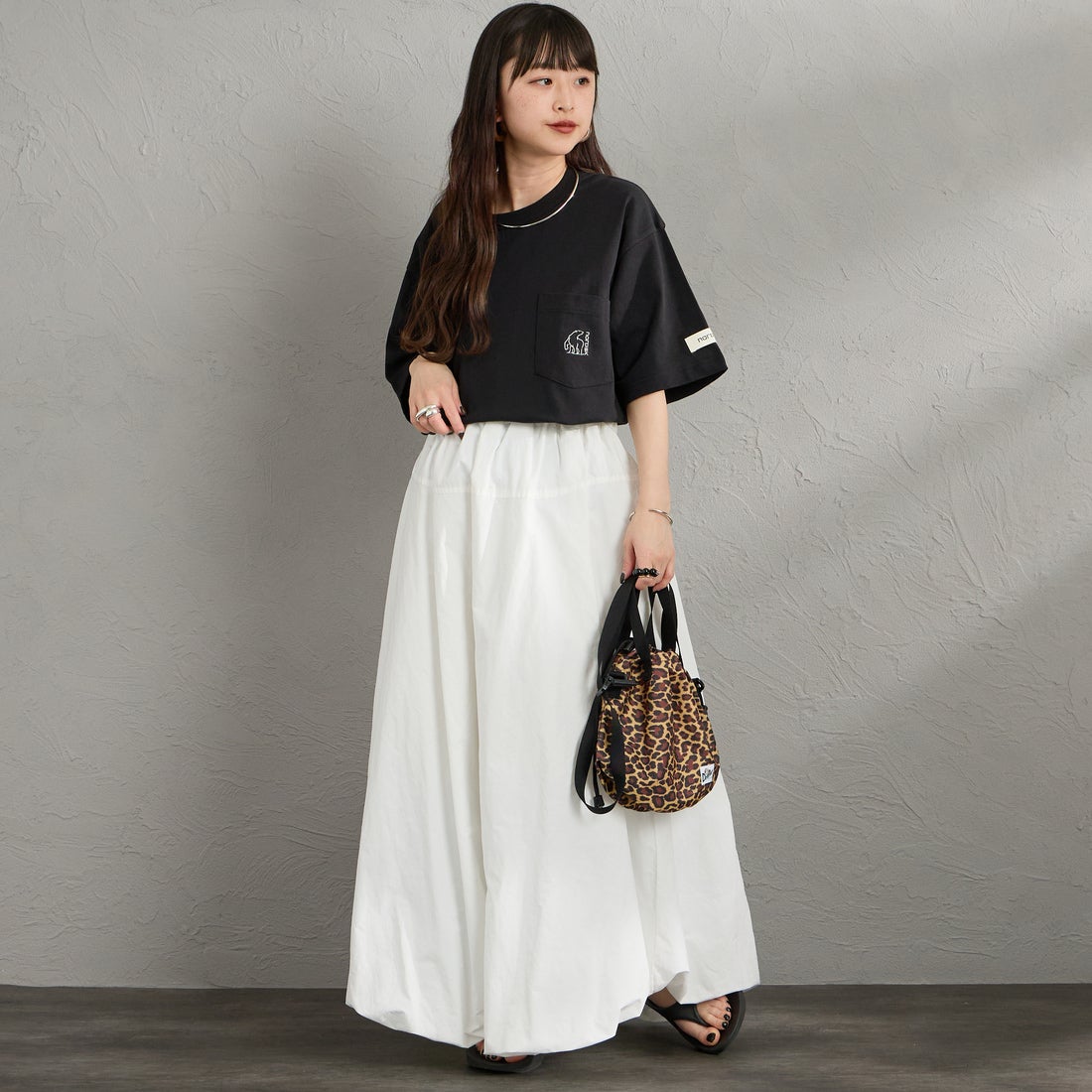 NORDISK [ノルディスク] 別注 ワンポイント刺繍 ポケットTシャツ [NU11701-JF] BLK &&モデル身長：150cm 着用サイズ：S&&