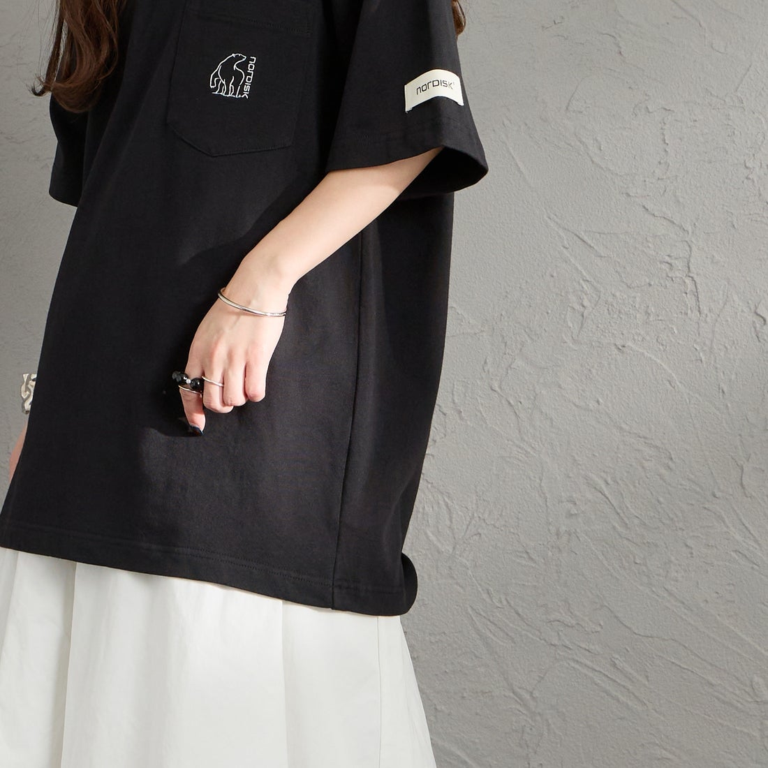 NORDISK [ノルディスク] 別注 ワンポイント刺繍 ポケットTシャツ [NU11701-JF] BLK &&モデル身長：150cm 着用サイズ：S&&