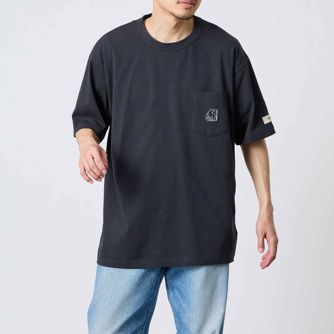 NORDISK [ノルディスク] 別注 ワンポイント刺繍 ポケットTシャツ [NU11701-JF] CHR &&モデル身長：168cm 着用サイズ：L&&