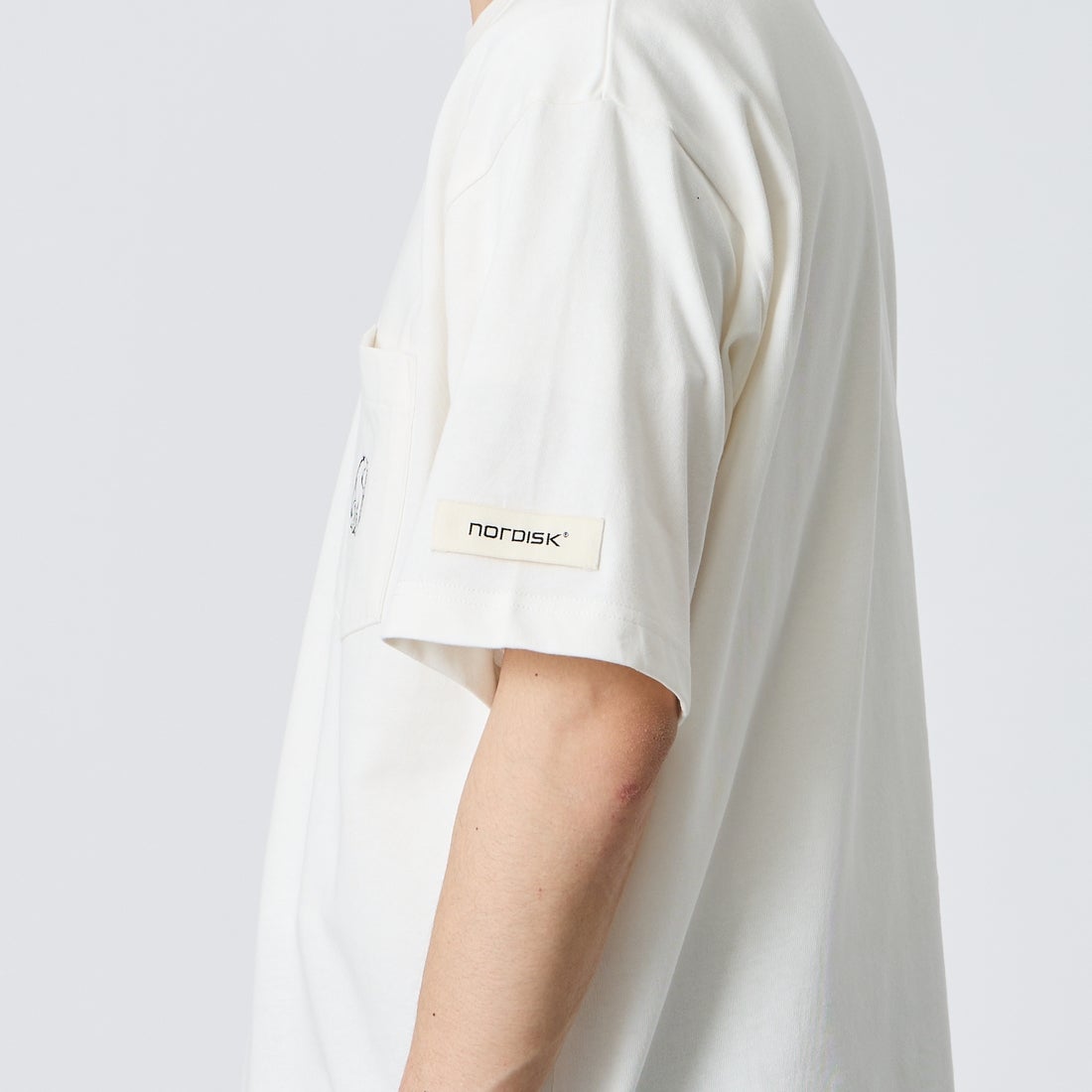 NORDISK [ノルディスク] 別注 ワンポイント刺繍 ポケットTシャツ [NU11701-JF] WHT &&モデル身長：168cm 着用サイズ：M&&