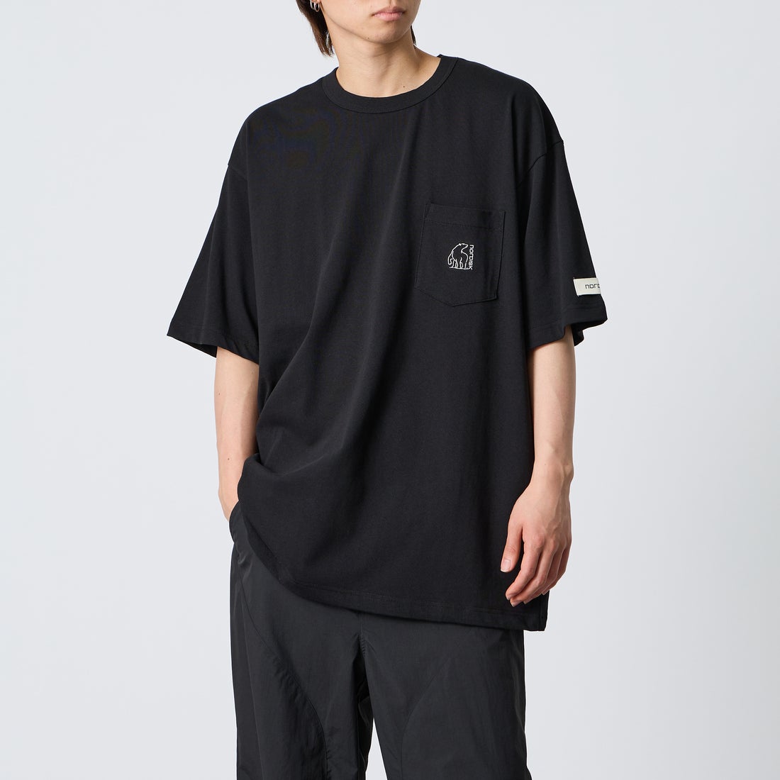NORDISK [ノルディスク] 別注 ワンポイント刺繍 ポケットTシャツ [NU11701-JF] BLK &&モデル身長：177cm 着用サイズ：XL&&