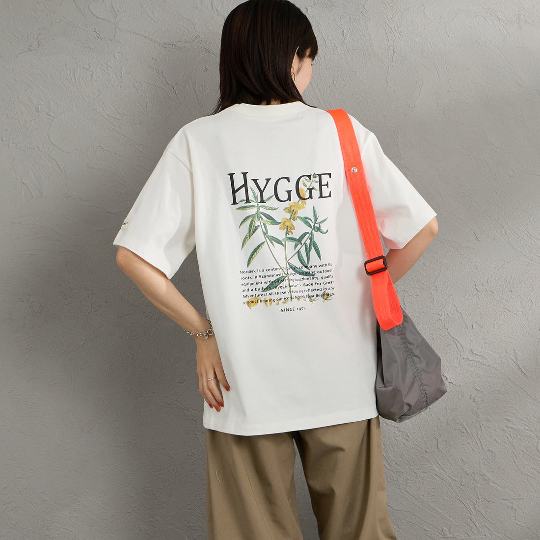 NORDISK [ノルディスク] 別注 HYGGE フラワーバックプリントTシャツ [NU11704-JF] WHT &&モデル身長：160cm 着用サイズ：S&&