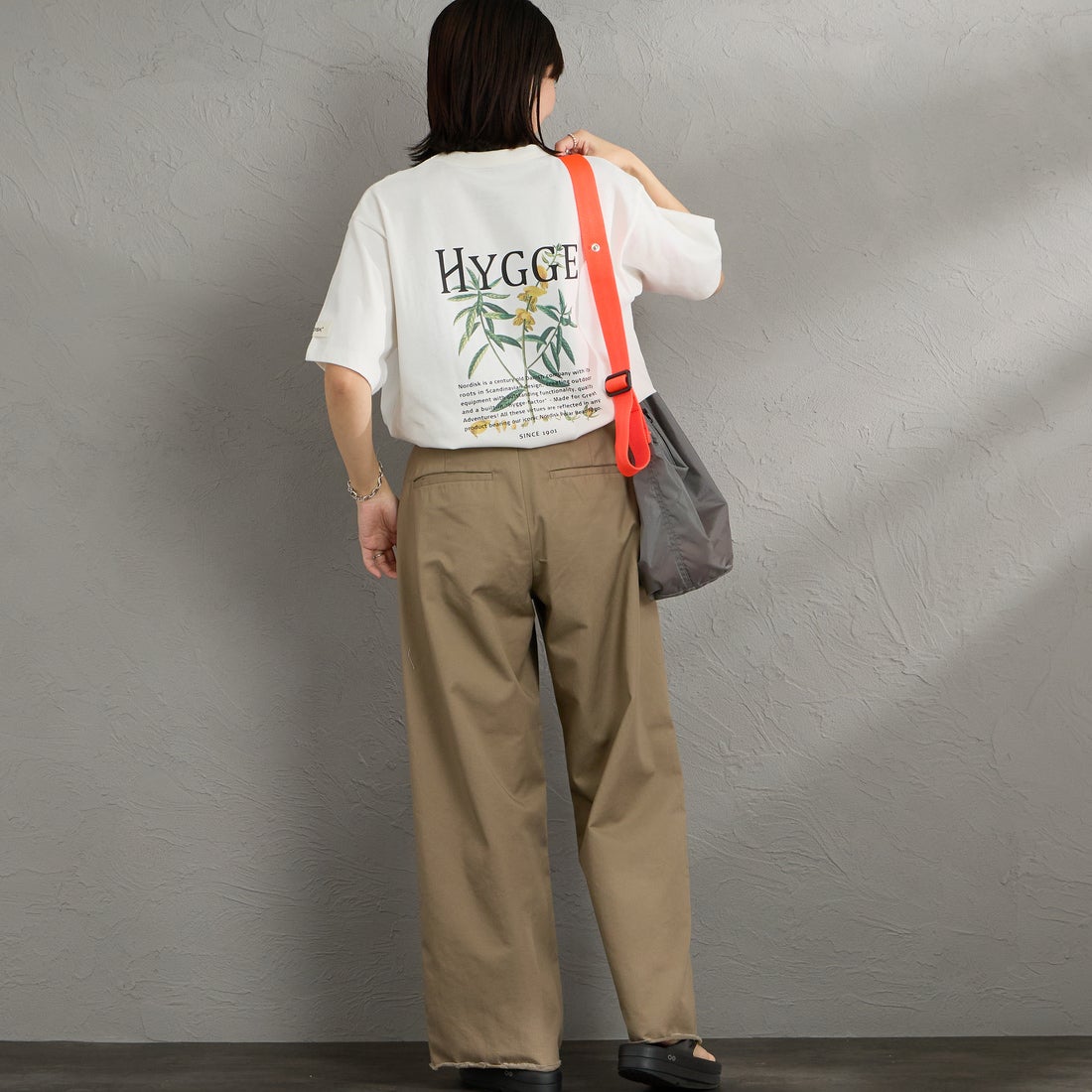 NORDISK [ノルディスク] 別注 HYGGE フラワーバックプリントTシャツ [NU11704-JF] WHT &&モデル身長：160cm 着用サイズ：S&&