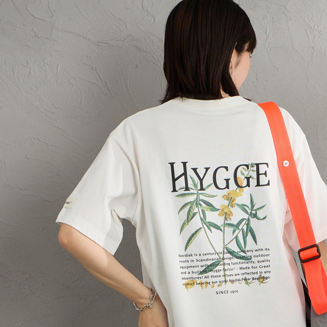 NORDISK [ノルディスク] 別注 HYGGE フラワーバックプリントTシャツ [NU11704-JF] WHT &&モデル身長：160cm 着用サイズ：S&&