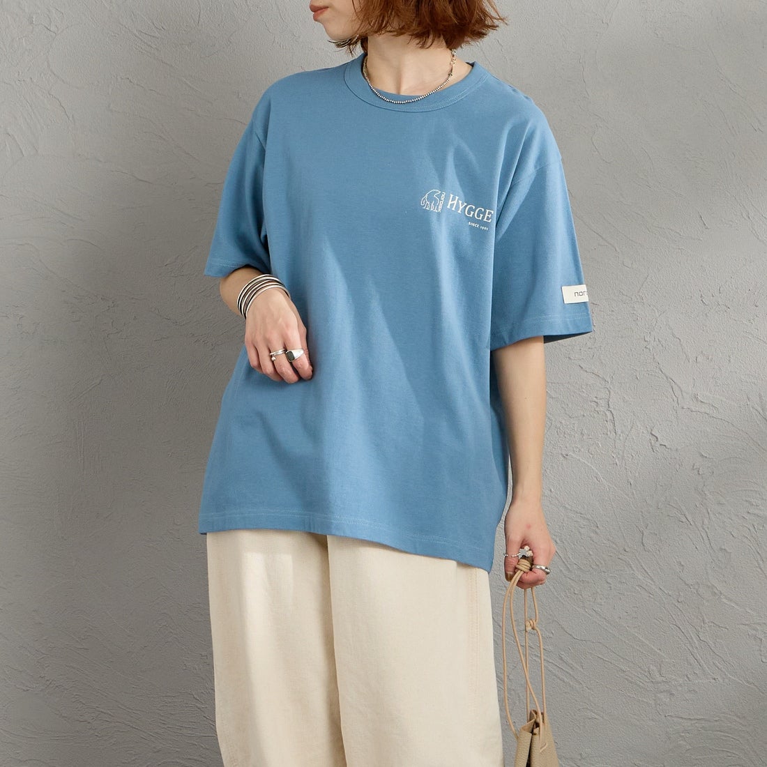 NORDISK [ノルディスク] 別注 HYGGE フラワーバックプリントTシャツ [NU11704-JF] BLU &&モデル身長：158cm 着用サイズ：S&&