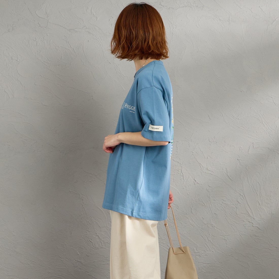 NORDISK [ノルディスク] 別注 HYGGE フラワーバックプリントTシャツ [NU11704-JF] BLU &&モデル身長：158cm 着用サイズ：S&&