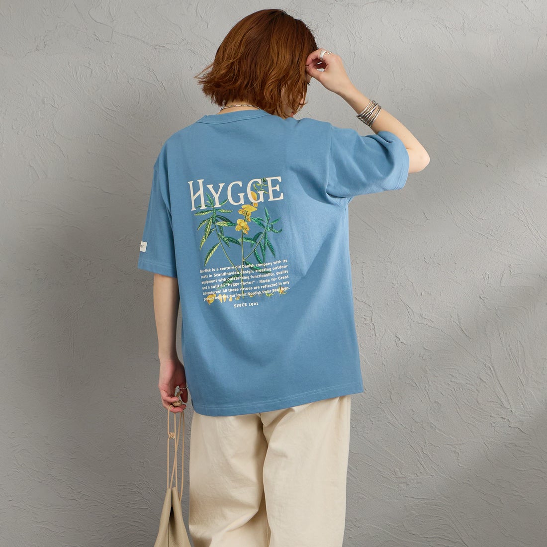 NORDISK [ノルディスク] 別注 HYGGE フラワーバックプリントTシャツ [NU11704-JF] BLU &&モデル身長：158cm 着用サイズ：S&&