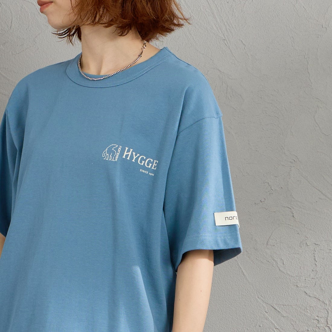 NORDISK [ノルディスク] 別注 HYGGE フラワーバックプリントTシャツ [NU11704-JF] BLU &&モデル身長：158cm 着用サイズ：S&&