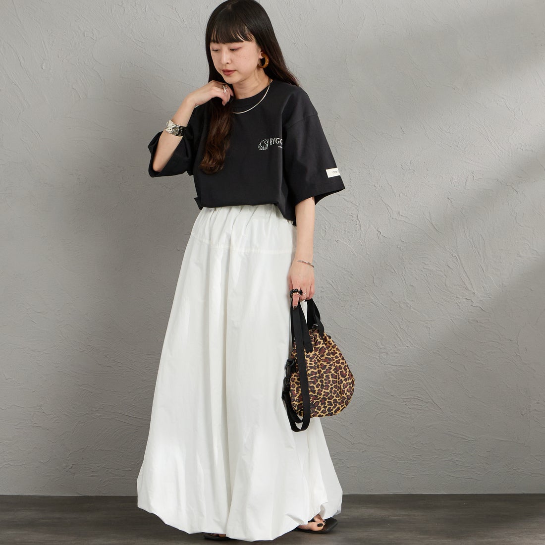 NORDISK [ノルディスク] 別注 HYGGE フラワーバックプリントTシャツ [NU11704-JF] BLK &&モデル身長：150cm 着用サイズ：S&&