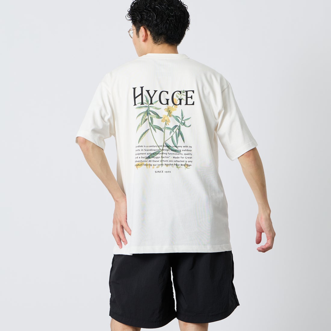 NORDISK [ノルディスク] 別注 HYGGE フラワーバックプリントTシャツ [NU11704-JF] WHT &&モデル身長：168cm 着用サイズ：M&&
