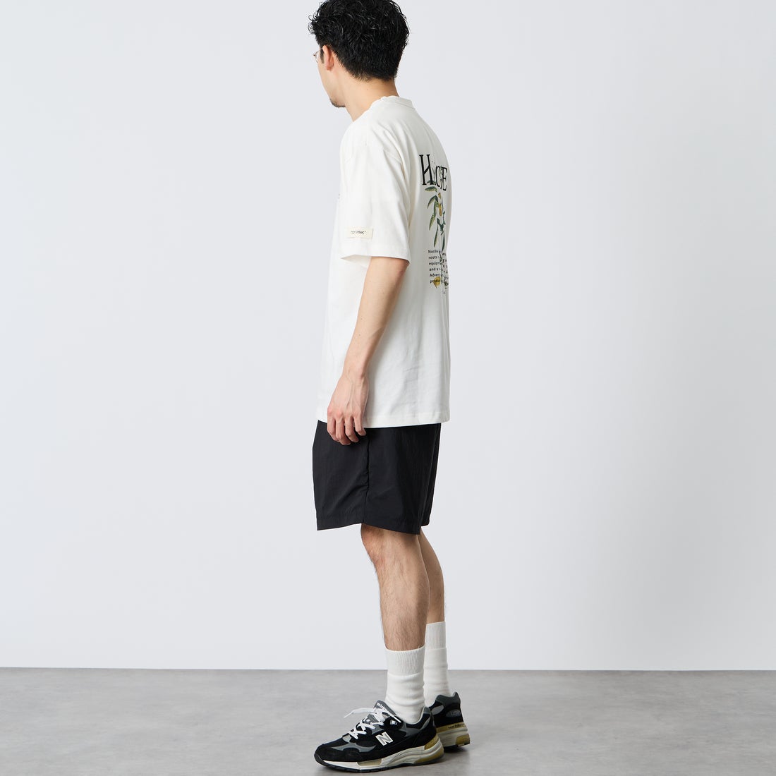NORDISK [ノルディスク] 別注 HYGGE フラワーバックプリントTシャツ [NU11704-JF] WHT &&モデル身長：168cm 着用サイズ：M&&