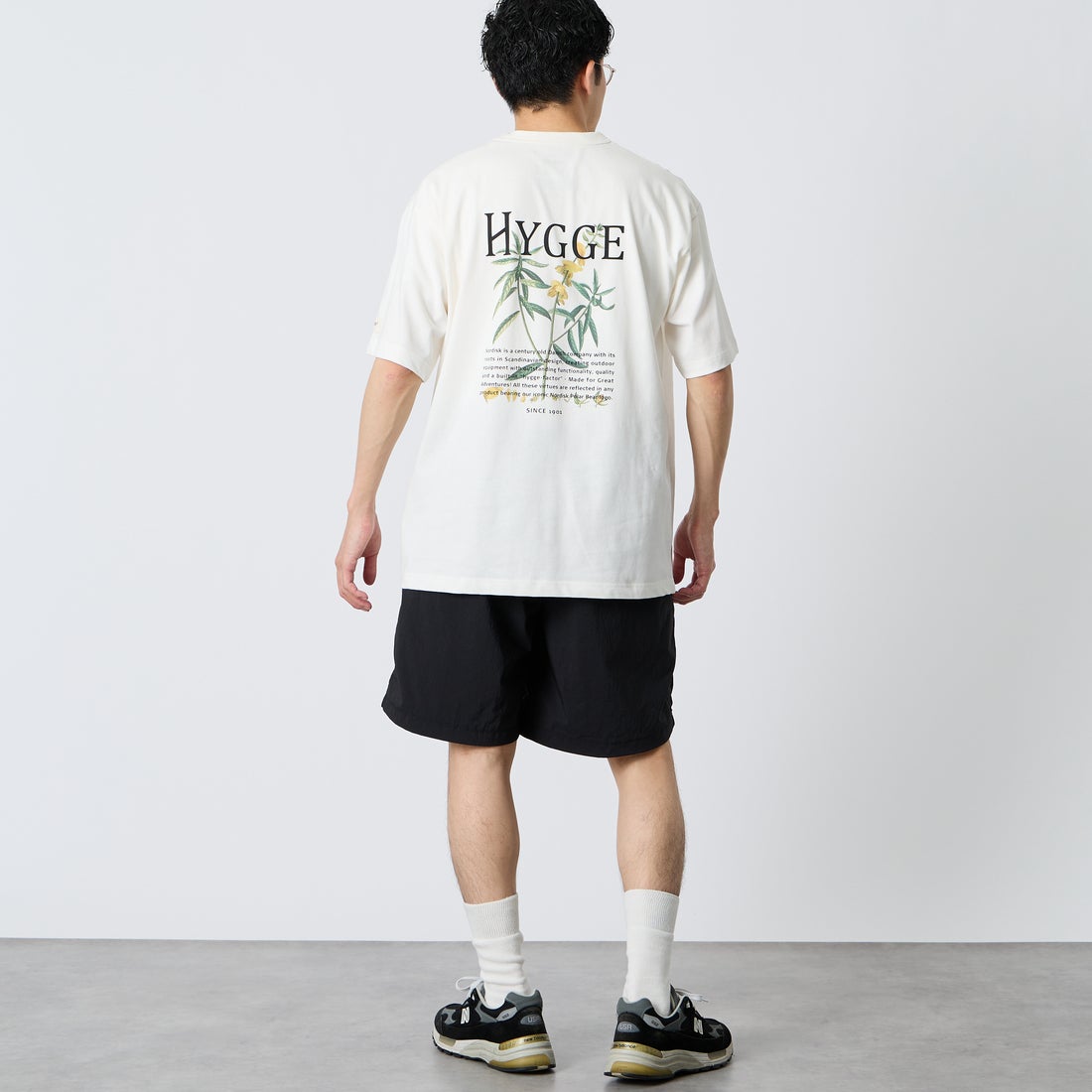NORDISK [ノルディスク] 別注 HYGGE フラワーバックプリントTシャツ [NU11704-JF] WHT &&モデル身長：168cm 着用サイズ：M&&