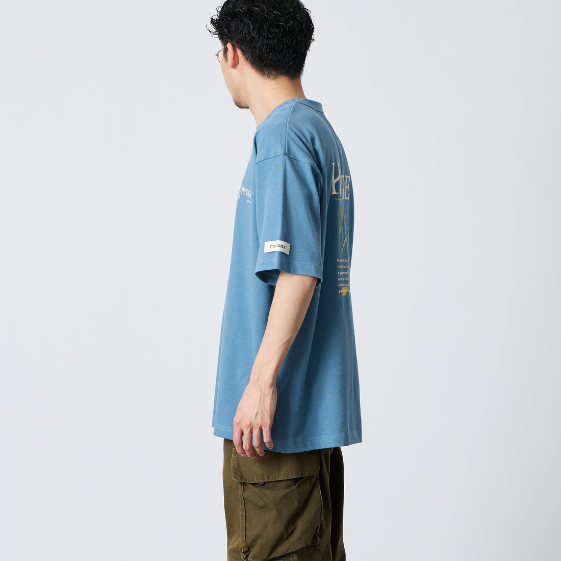 NORDISK [ノルディスク] 別注 HYGGE フラワーバックプリントTシャツ [NU11704-JF] BLU &&モデル身長：168cm 着用サイズ：L&&