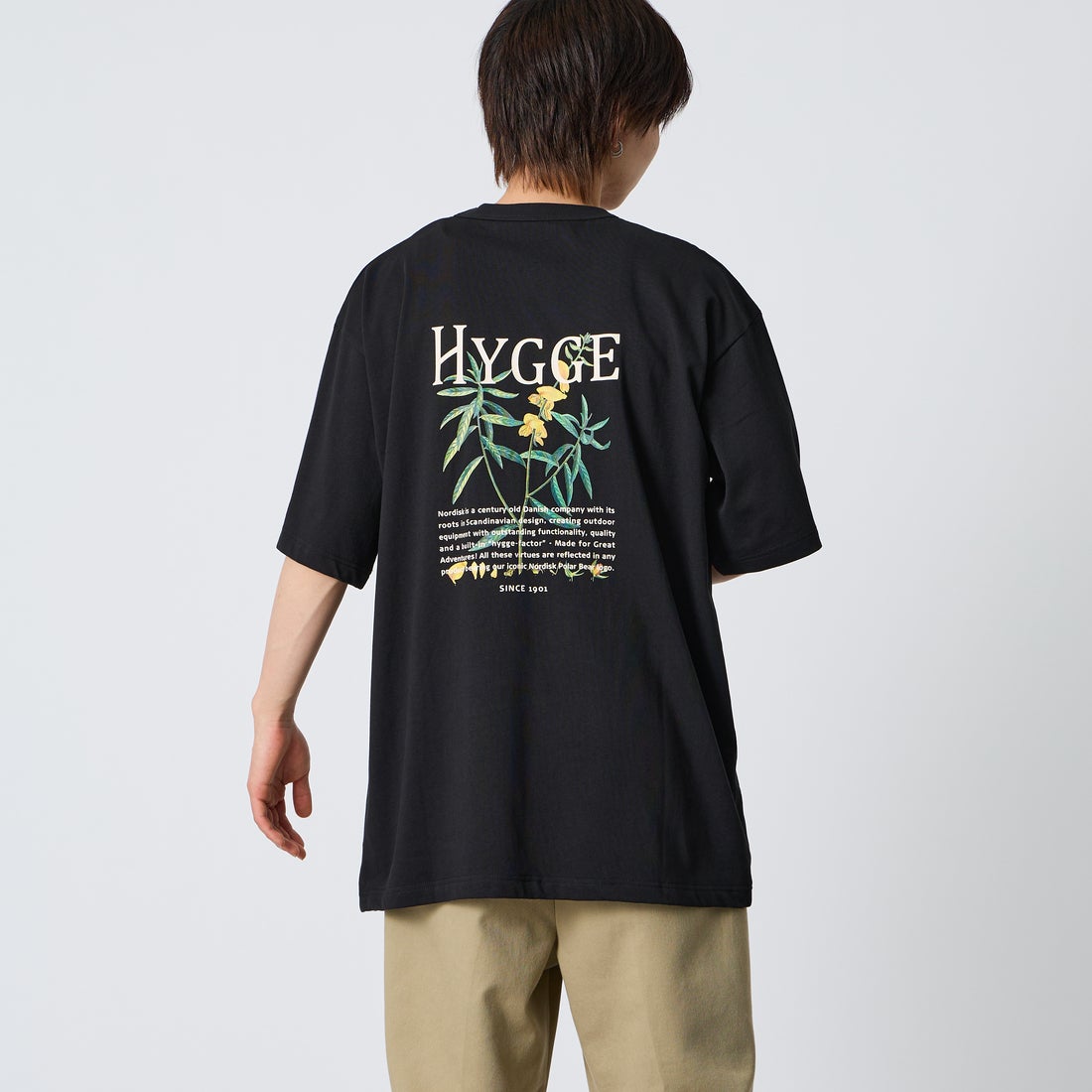 NORDISK [ノルディスク] 別注 HYGGE フラワーバックプリントTシャツ [NU11704-JF] BLK &&モデル身長：177cm 着用サイズ：XL&&