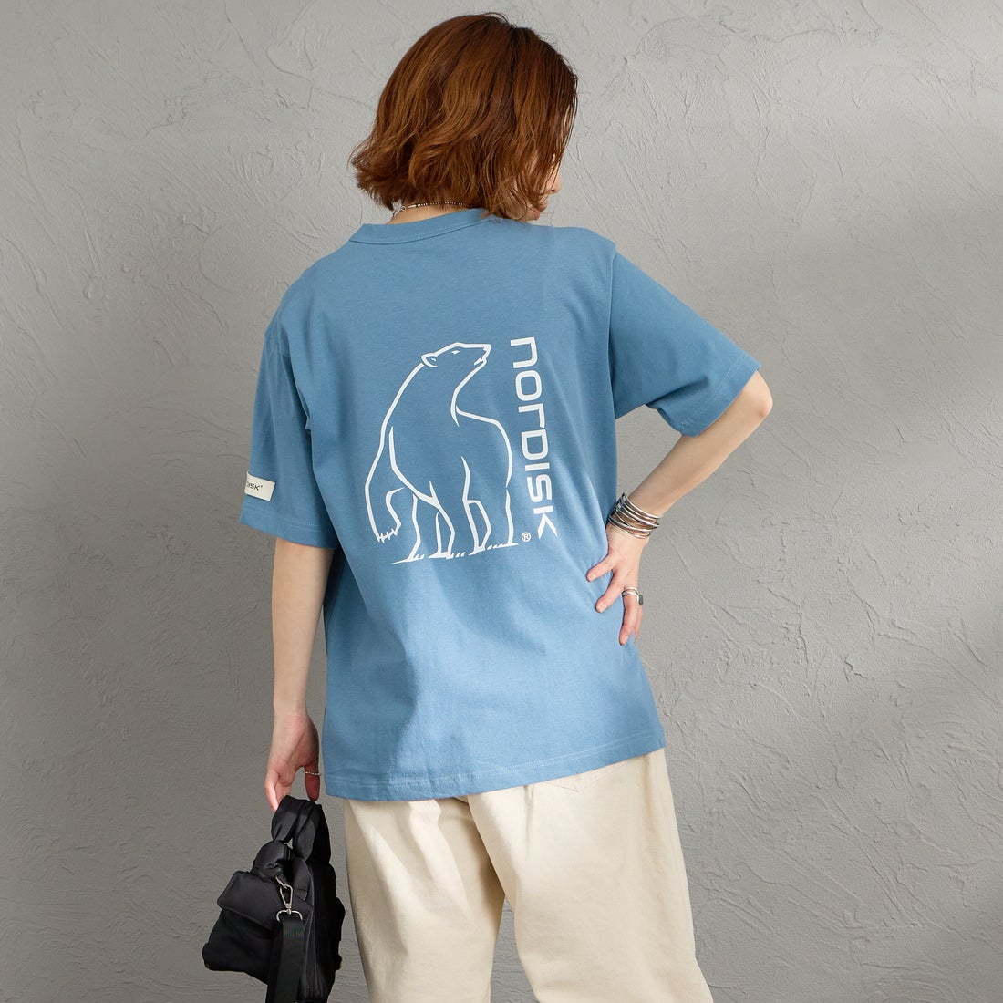 NORDISK [ノルディスク] 別注 バックロゴプリントTシャツ [NU11702-JF] BLU &&モデル身長：158cm 着用サイズ：S&&