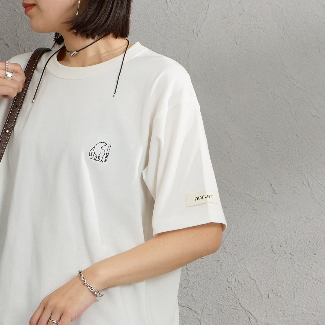 NORDISK [ノルディスク] 別注 バックロゴプリントTシャツ [NU11702-JF] WHT &&モデル身長：160cm 着用サイズ：S&&