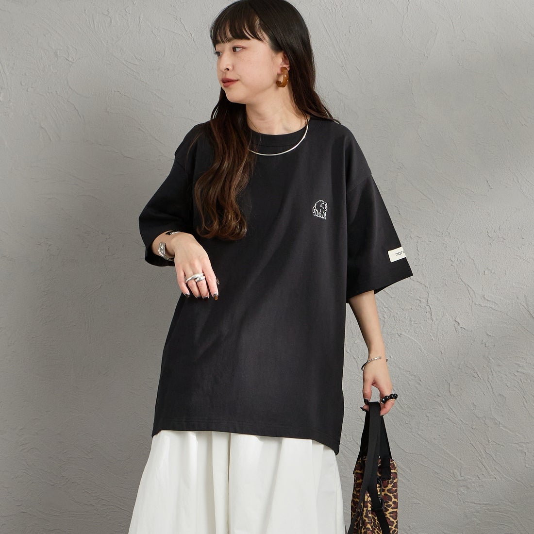 NORDISK [ノルディスク] 別注 バックロゴプリントTシャツ [NU11702-JF] BLK &&モデル身長：150cm 着用サイズ：S&&