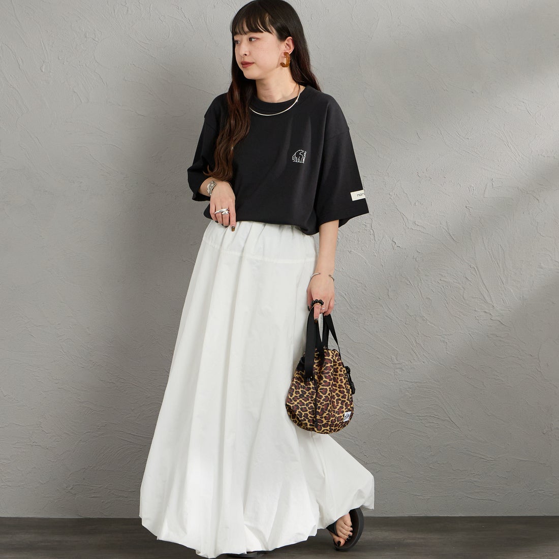 NORDISK [ノルディスク] 別注 バックロゴプリントTシャツ [NU11702-JF] BLK &&モデル身長：150cm 着用サイズ：S&&