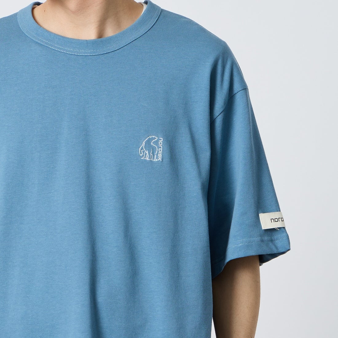 NORDISK [ノルディスク] 別注 バックロゴプリントTシャツ [NU11702-JF] BLU &&モデル身長：168cm 着用サイズ：L&&