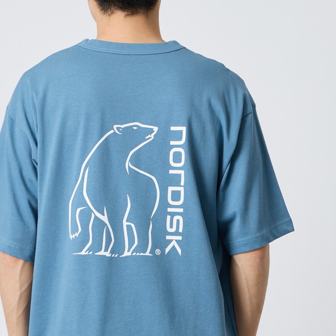 NORDISK [ノルディスク] 別注 バックロゴプリントTシャツ [NU11702-JF] BLU &&モデル身長：168cm 着用サイズ：L&&