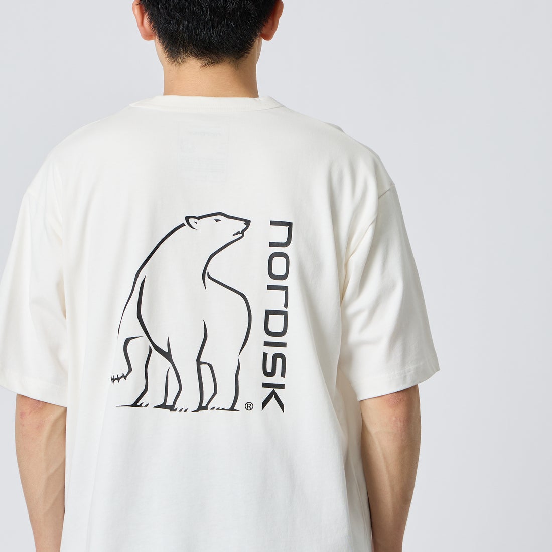 NORDISK [ノルディスク] 別注 バックロゴプリントTシャツ [NU11702-JF] WHT &&モデル身長：168cm 着用サイズ：M&&