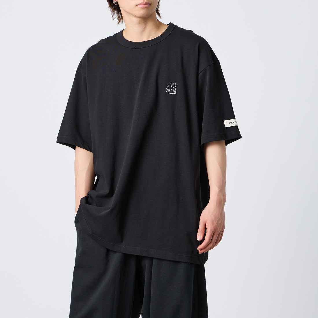 NORDISK [ノルディスク] 別注 バックロゴプリントTシャツ [NU11702-JF] BLK &&モデル身長：177cm 着用サイズ：XL&&