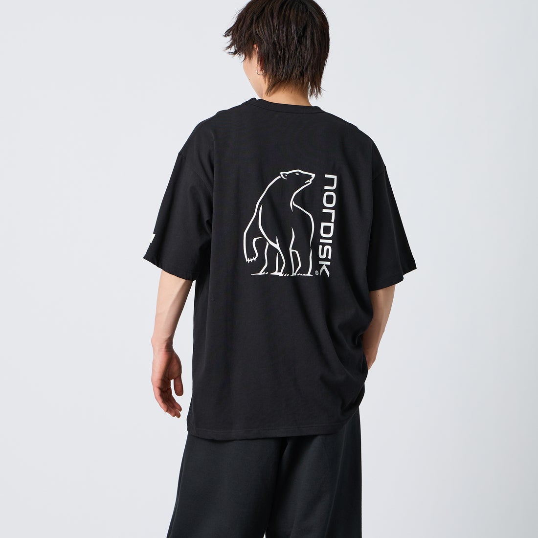 NORDISK [ノルディスク] 別注 バックロゴプリントTシャツ [NU11702-JF] BLK &&モデル身長：177cm 着用サイズ：XL&&