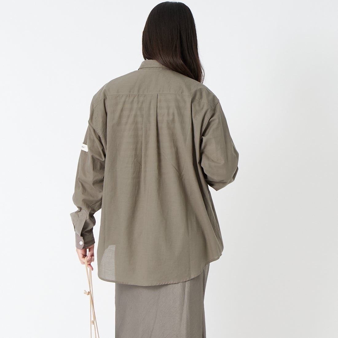 NORDISK [ノルディスク] 別注 レギュラーカラーシャツ [NU81701-JF] GREIGE &&モデル身長：162cm 着用サイズ：S&&