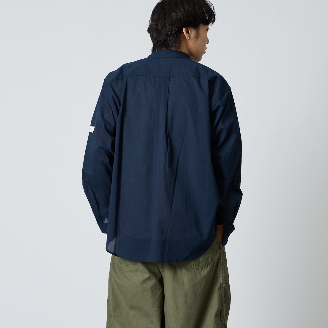 NORDISK [ノルディスク] 別注 レギュラーカラーシャツ [NU81701-JF] NVY &&モデル身長：179cm 着用サイズ：L&&