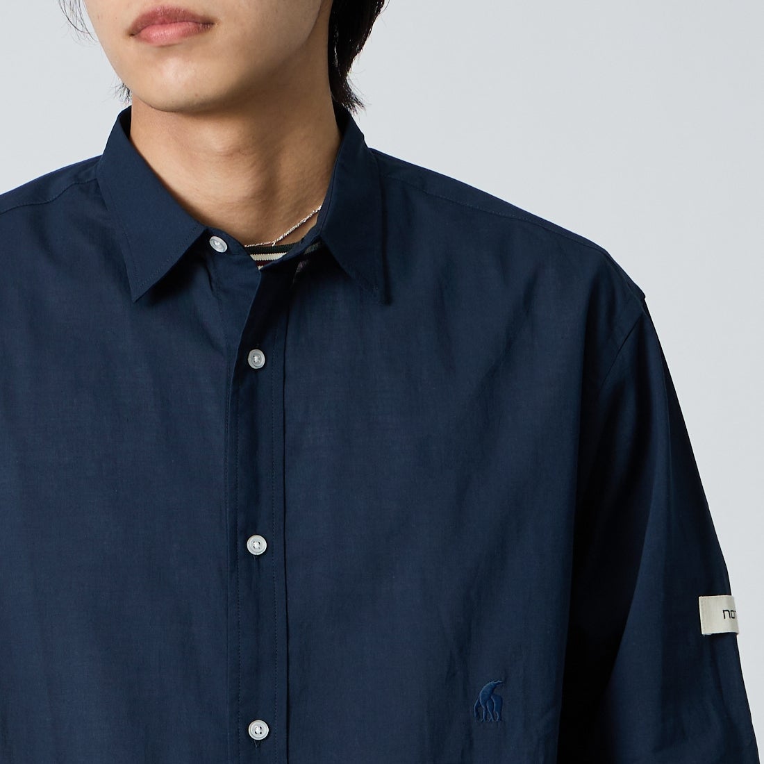 NORDISK [ノルディスク] 別注 レギュラーカラーシャツ [NU81701-JF] NVY &&モデル身長：179cm 着用サイズ：L&&