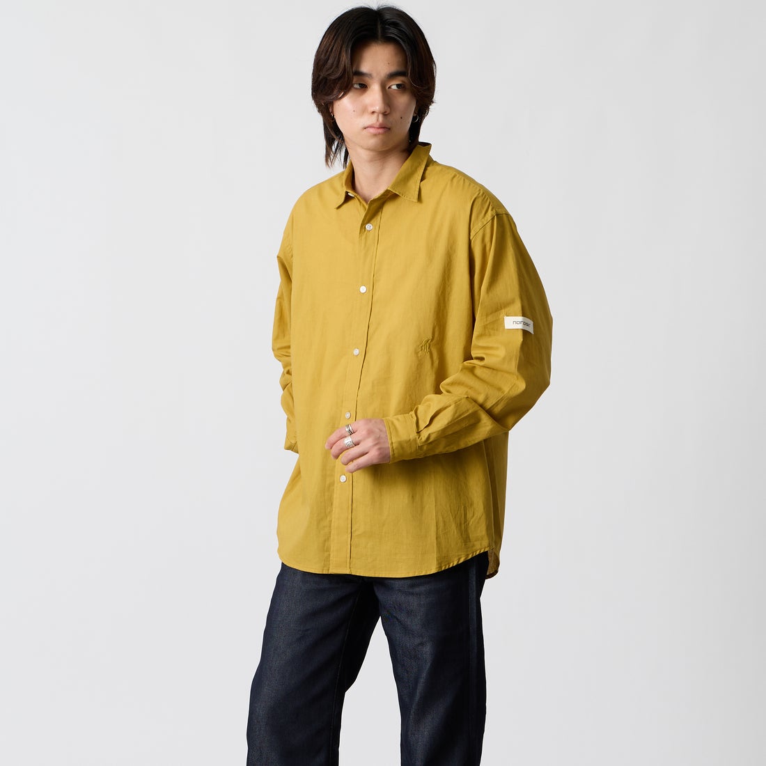NORDISK [ノルディスク] 別注 レギュラーカラーシャツ [NU81701-JF] MUSTARD &&モデル身長：177cm 着用サイズ：M&&