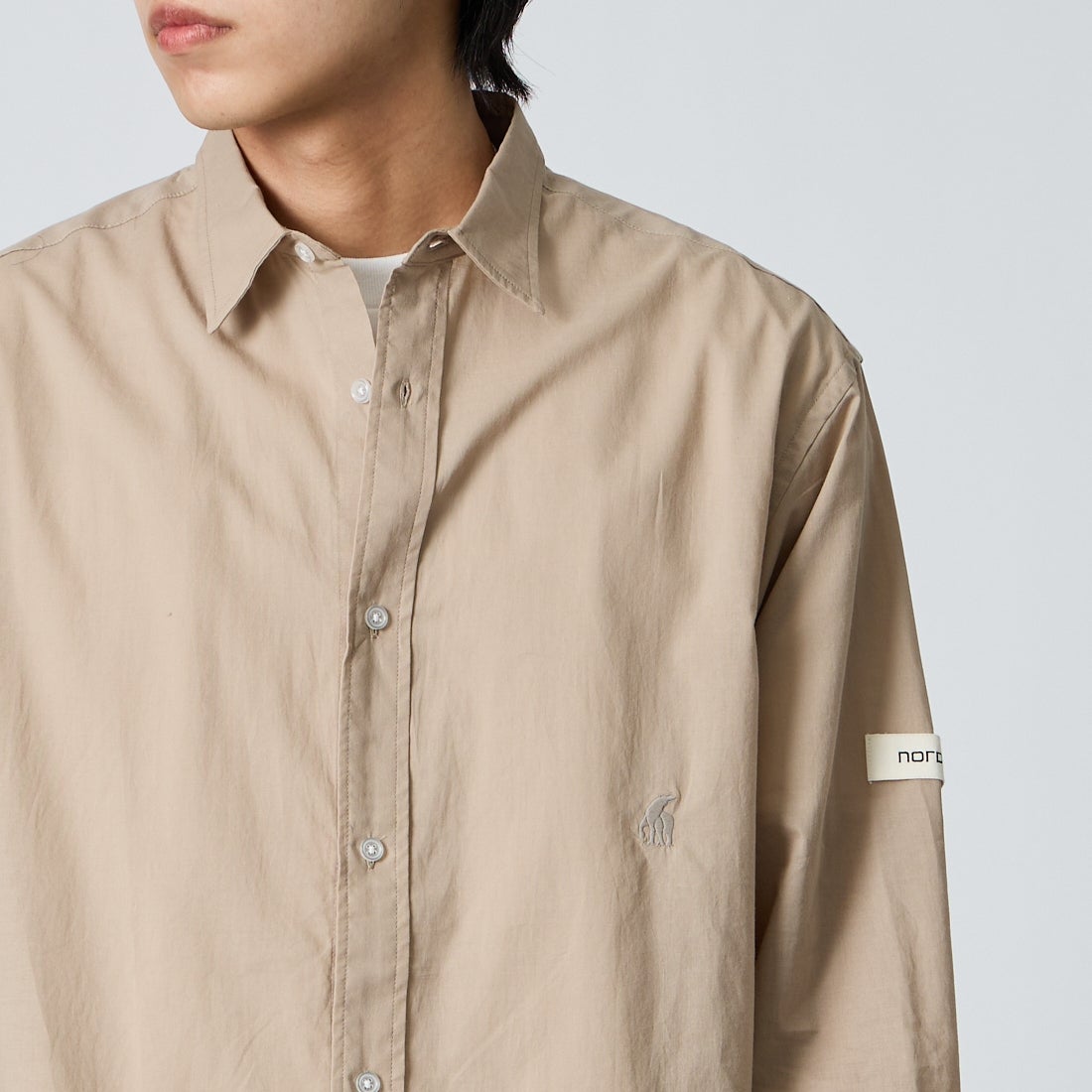 NORDISK [ノルディスク] 別注 レギュラーカラーシャツ [NU81701-JF] BEG &&モデル身長：179cm 着用サイズ：L&&