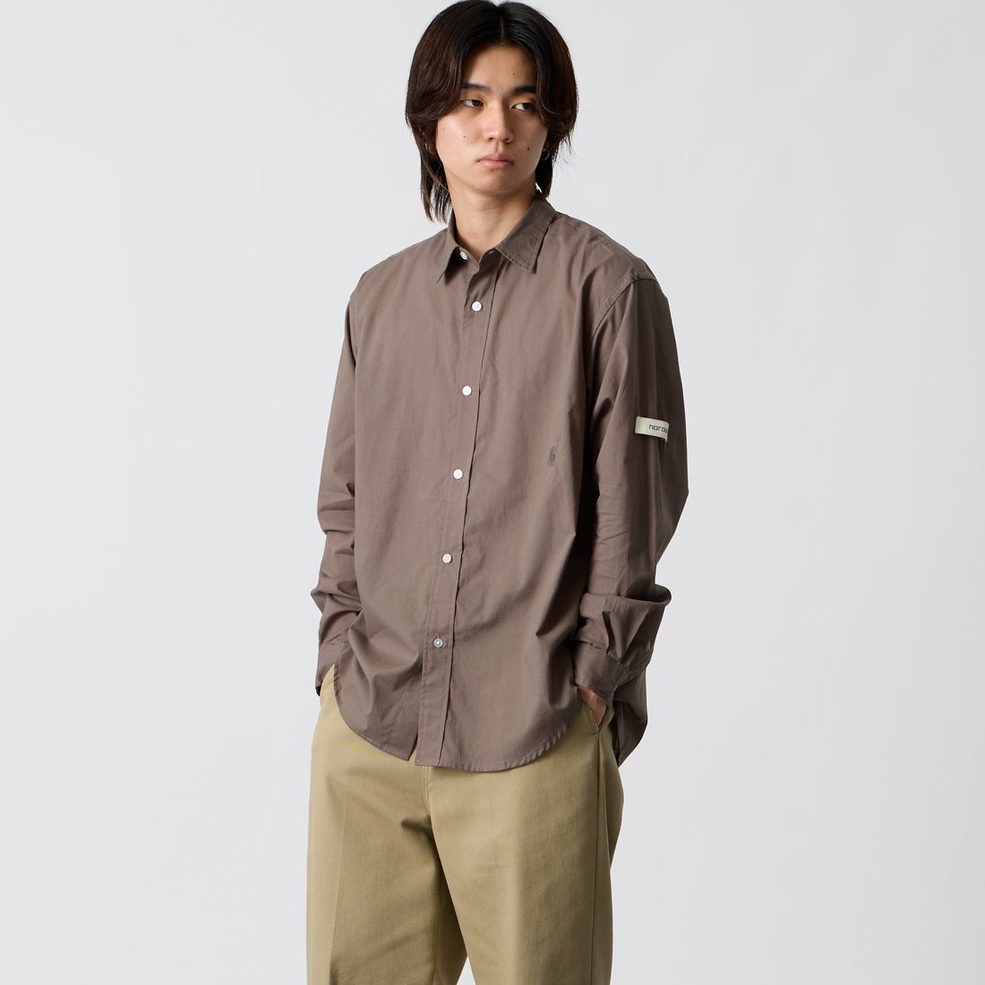 NORDISK [ノルディスク] 別注 レギュラーカラーシャツ [NU81701-JF] GREIGE &&モデル身長：177cm 着用サイズ：M&&