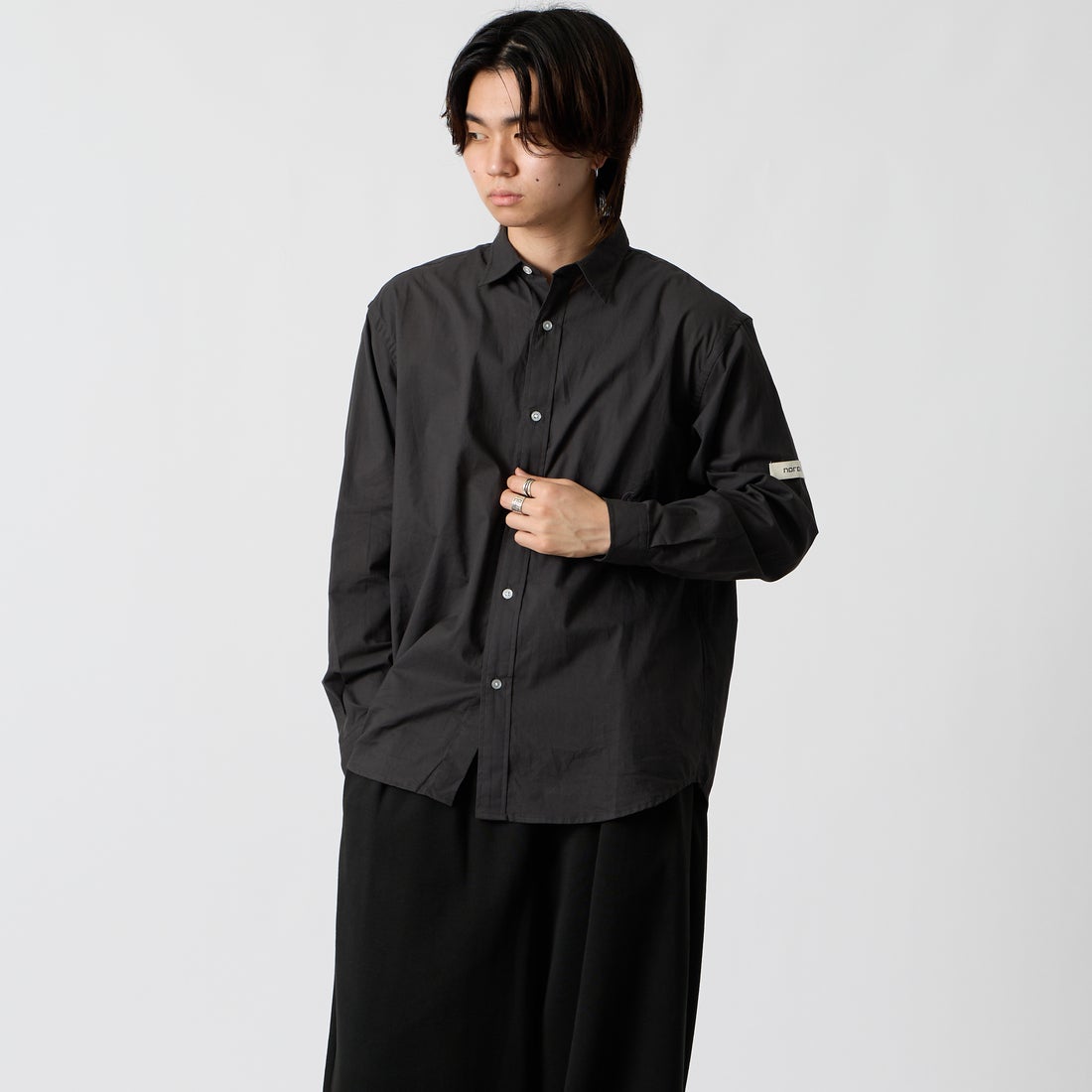 NORDISK [ノルディスク] 別注 レギュラーカラーシャツ [NU81701-JF] BLACK &&モデル身長：177cm 着用サイズ：M&&