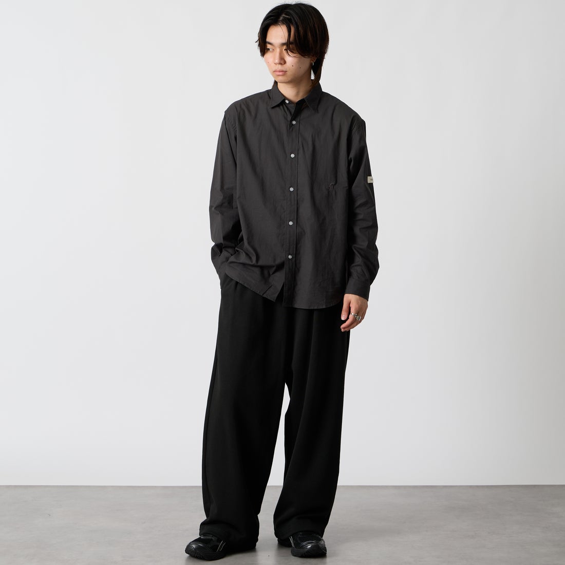 NORDISK [ノルディスク] 別注 レギュラーカラーシャツ [NU81701-JF] BLACK &&モデル身長：177cm 着用サイズ：M&&