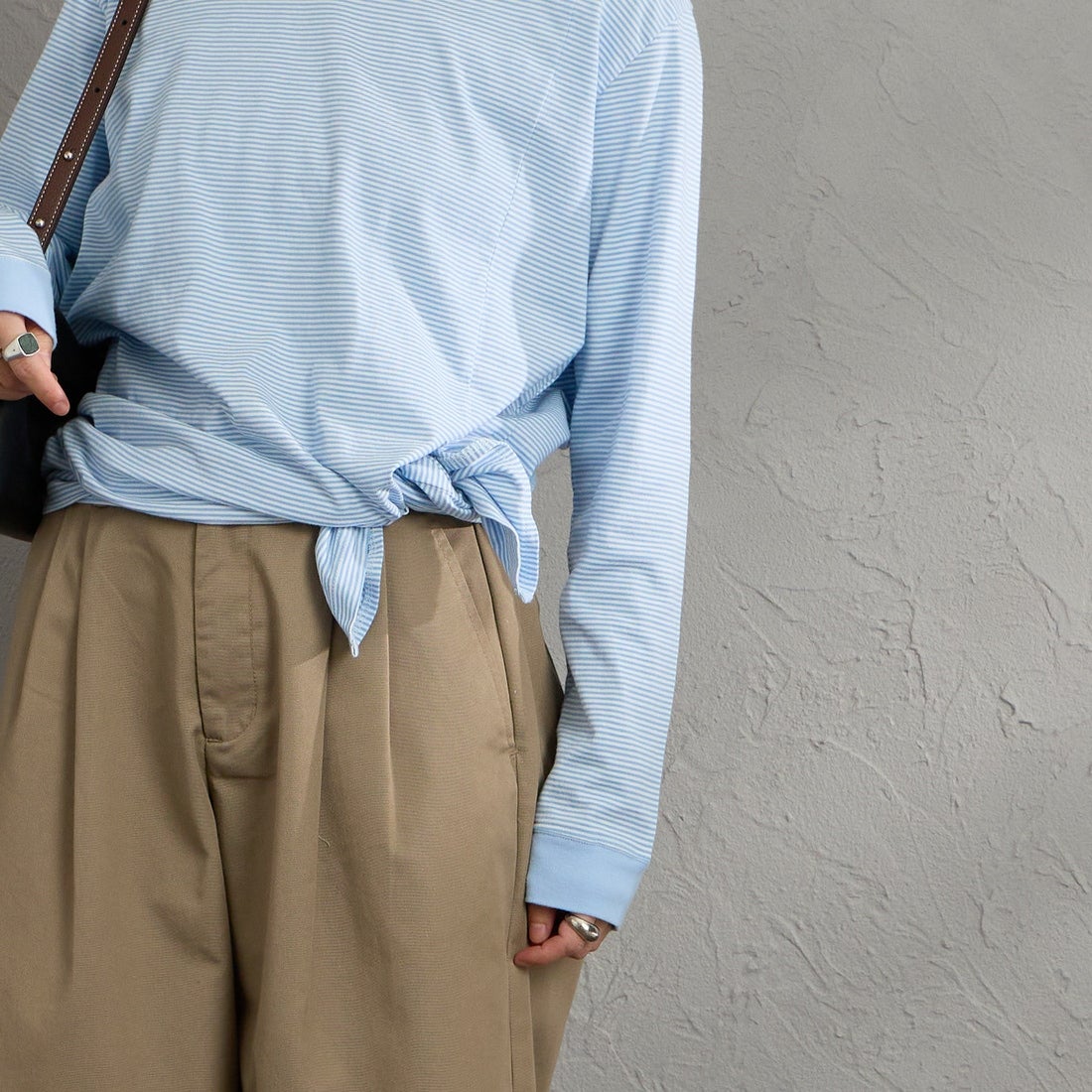 MEYAME [メヤメ] ボーダースリットロングスリーブTシャツ [MEY-2327] BLUE &&モデル身長：158cm 着用サイズ：F&&