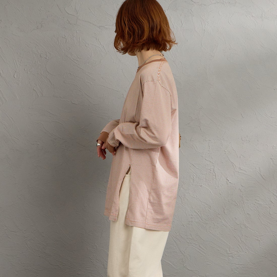 MEYAME [メヤメ] ボーダースリットロングスリーブTシャツ [MEY-2327] BROWN &&モデル身長：158cm 着用サイズ：F&&