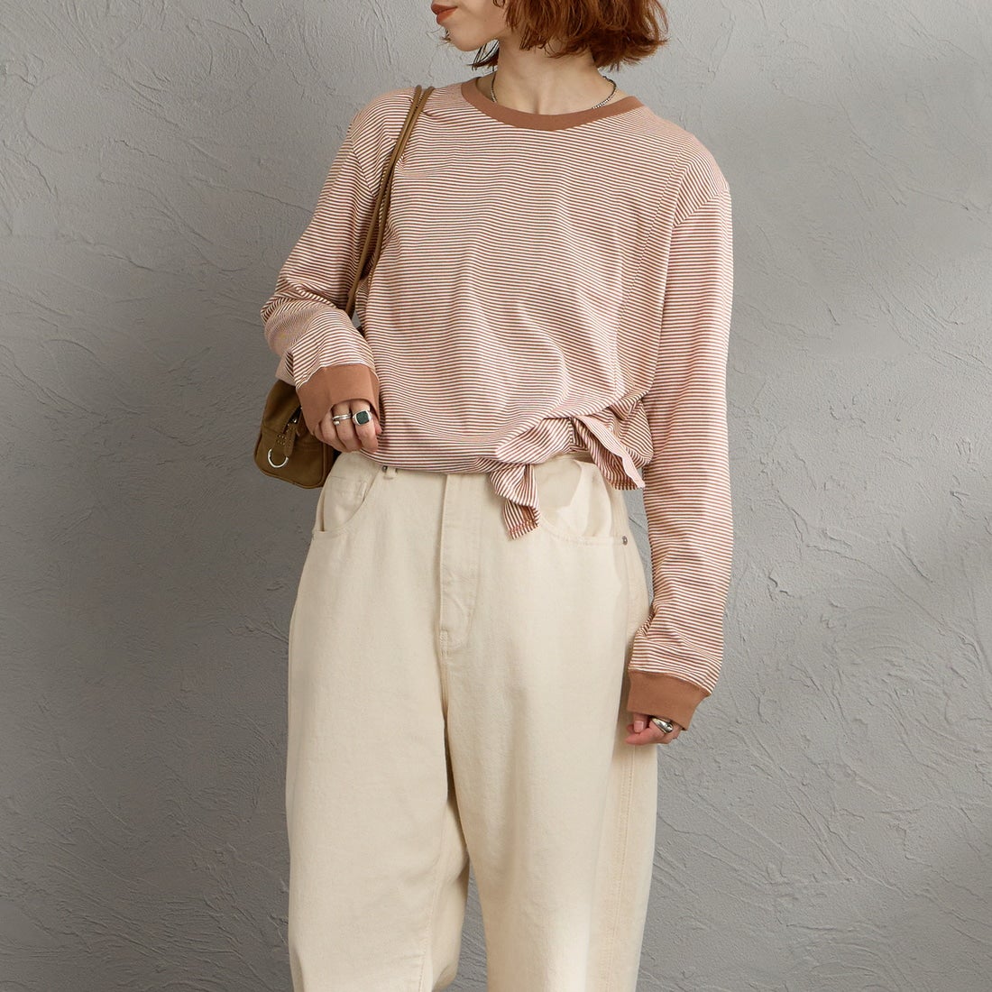 MEYAME [メヤメ] ボーダースリットロングスリーブTシャツ [MEY-2327] BROWN &&モデル身長：158cm 着用サイズ：F&&
