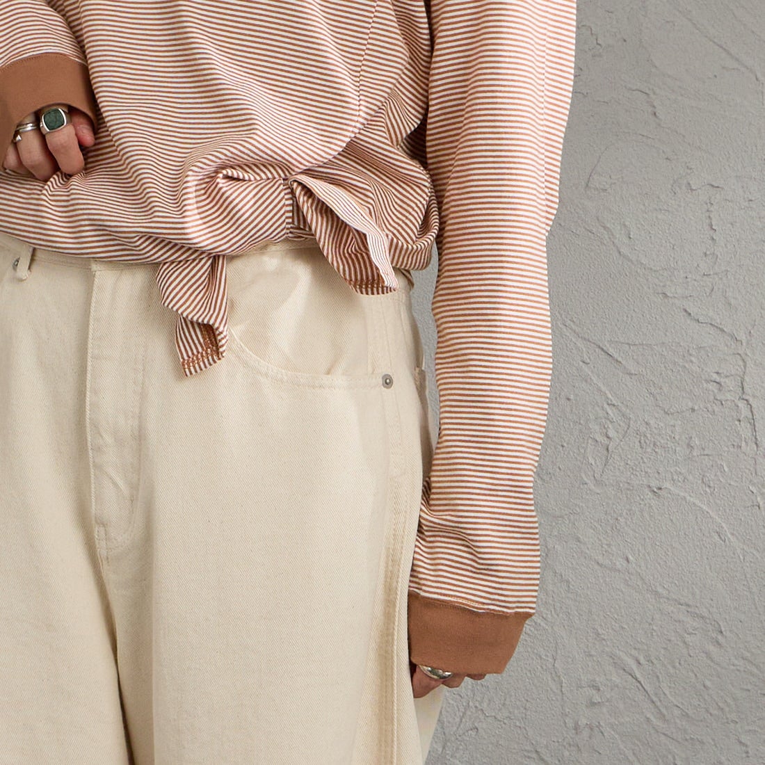 MEYAME [メヤメ] ボーダースリットロングスリーブTシャツ [MEY-2327] BROWN &&モデル身長：158cm 着用サイズ：F&&