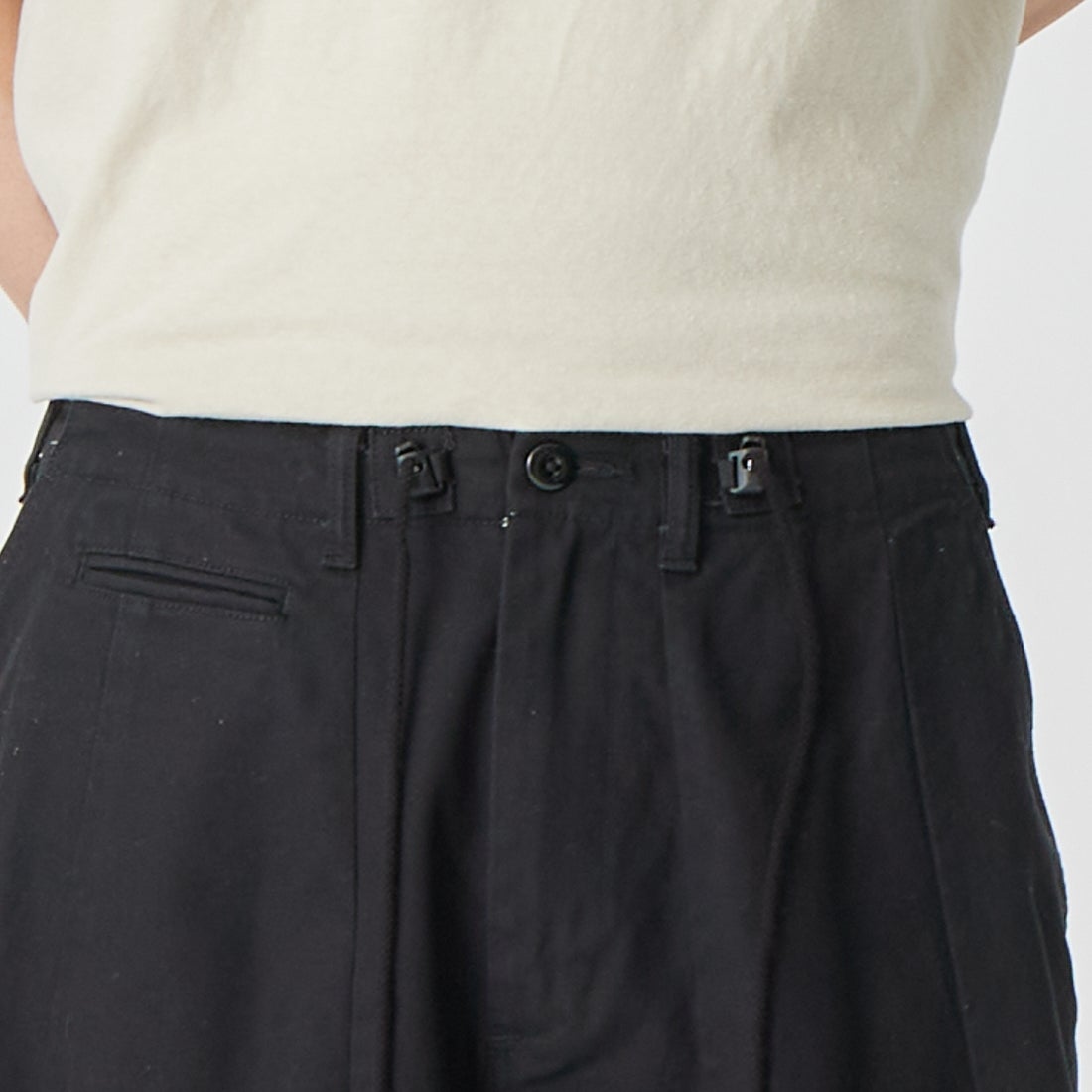 Needles [ニードルズ] ミリタリーヒザデルパンツ [SX196] B BLACK &&モデル身長：177cm 着用サイズ：XS&&