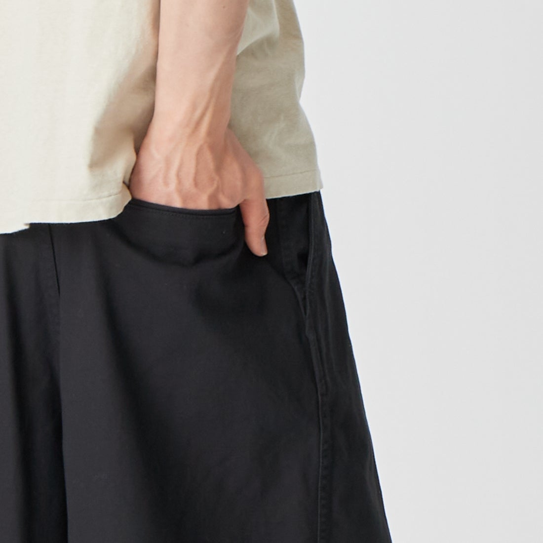 Needles [ニードルズ] ミリタリーヒザデルパンツ [SX196] B BLACK &&モデル身長：177cm 着用サイズ：XS&&