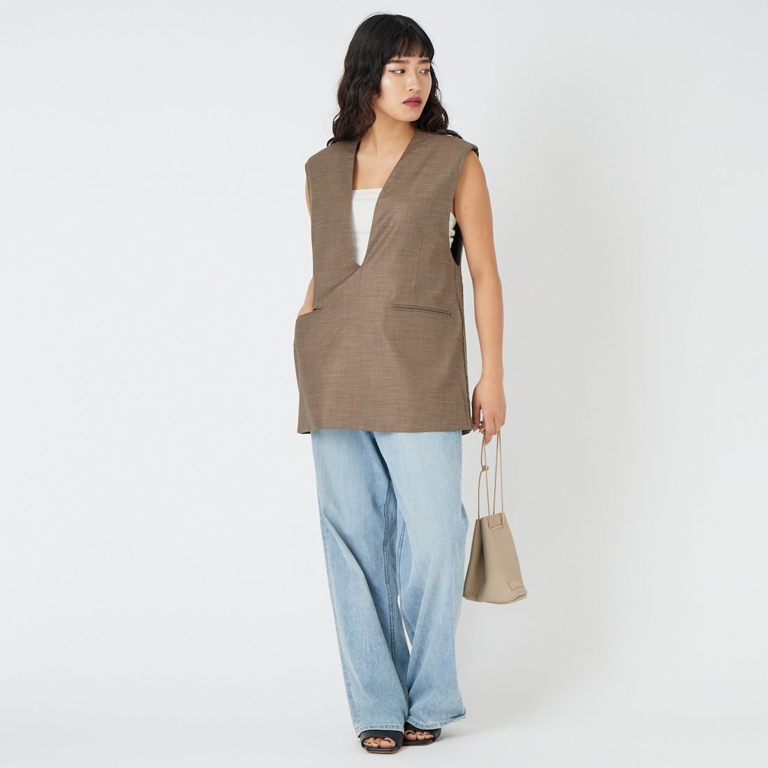 anuke [アンヌーク] キーネックオーバーベスト [62610107] MCA &&モデル身長：162cm 着用サイズ：1&&