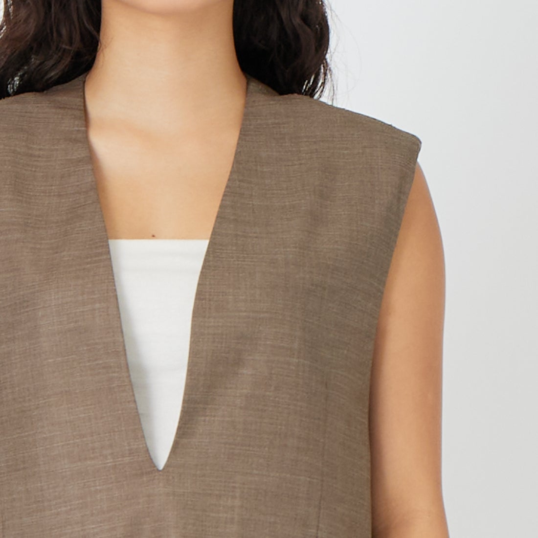 anuke [アンヌーク] キーネックオーバーベスト [62610107] MCA &&モデル身長：162cm 着用サイズ：1&&