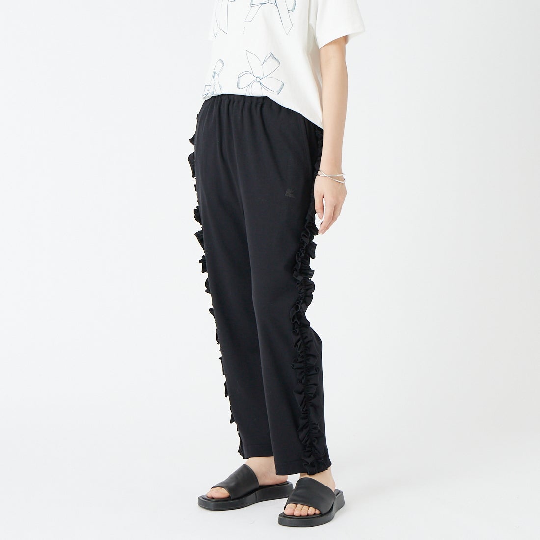 RhodolirioN [ロドリリオン] スワローフリルサイドパンツ [SW1079] B BLACK &&モデル身長：162cm 着用サイズ：0&&