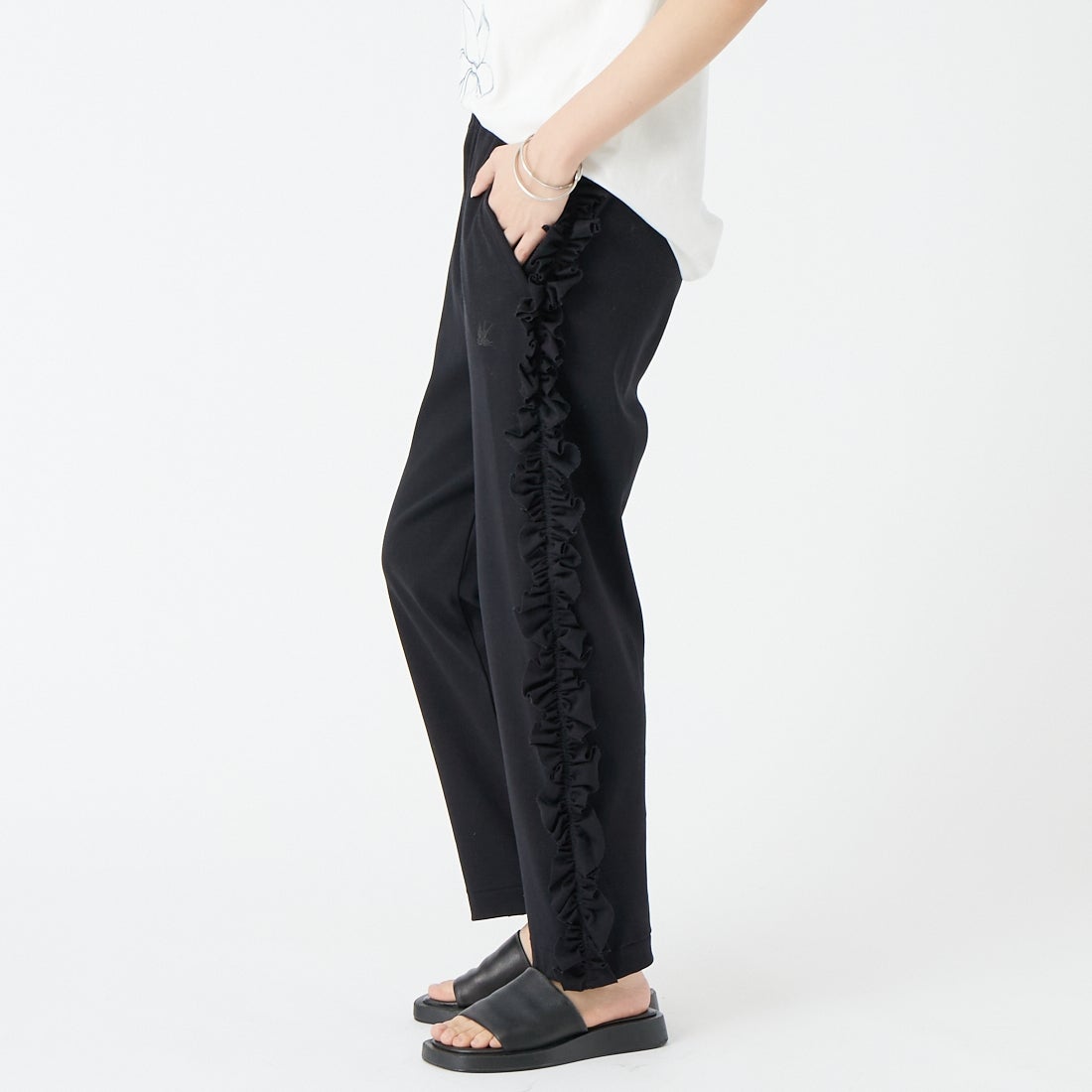 RhodolirioN [ロドリリオン] スワローフリルサイドパンツ [SW1079] B BLACK &&モデル身長：162cm 着用サイズ：0&&