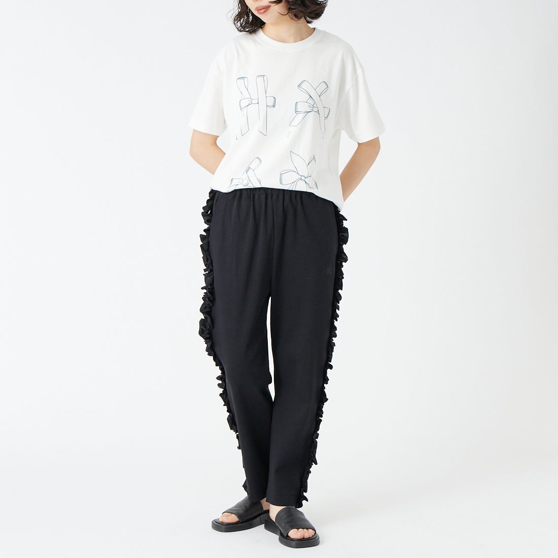 RhodolirioN [ロドリリオン] スワローフリルサイドパンツ [SW1079] B BLACK &&モデル身長：162cm 着用サイズ：0&&